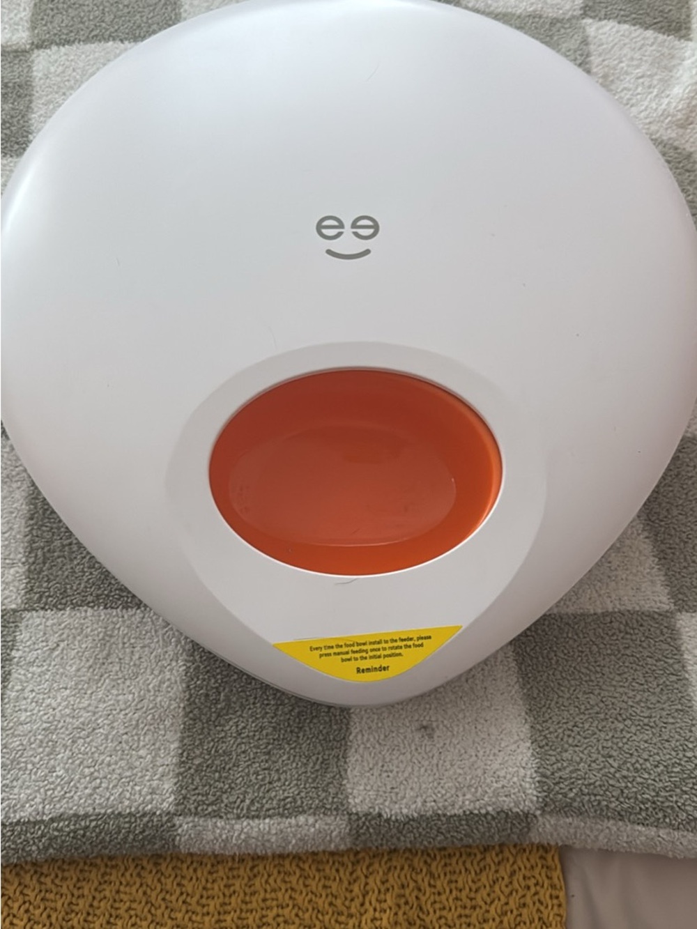 White and Orange Wet Food Cat Feeder